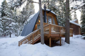 Zephyr by AvantStay Stylish Modified A Frame w Access To Tahoe Donner Truckee
